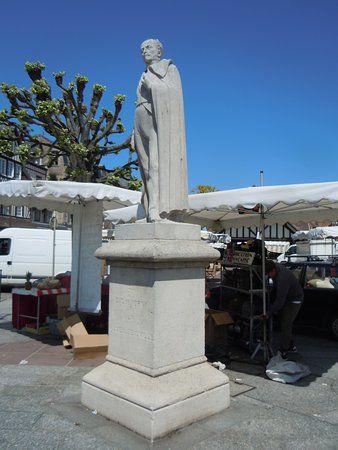 Monument Duc de Morny